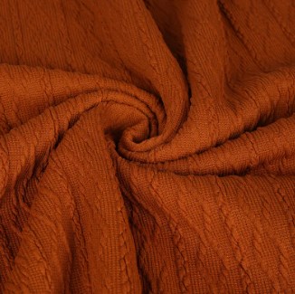 衣服の生地の染色と仕上げのプロセスは、生地の性能と着用感にどのような影響を与えますか?